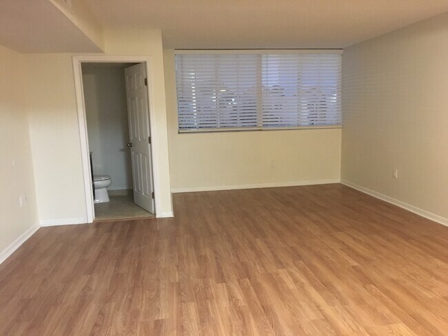 Foto del edificio - 6045 NW 186th St