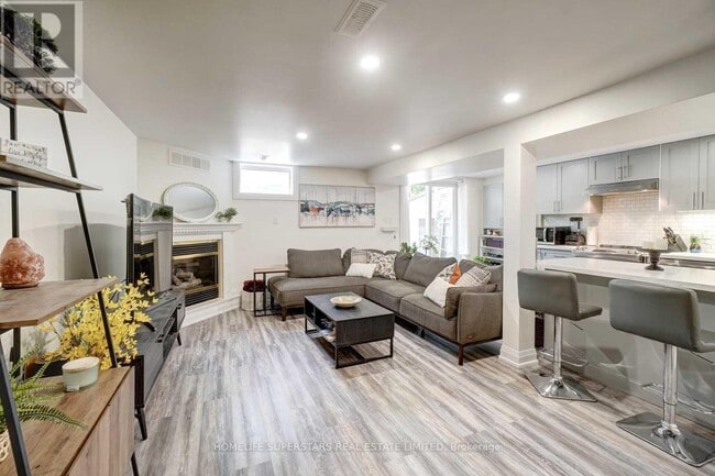 Building Photo - 2553 HOMELANDS Dr
