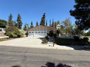 Building Photo - 5031 Vista Montana