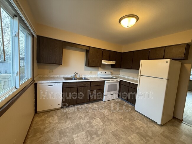 Building Photo - 2717 Victoria Ln