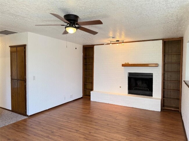 Building Photo - 1109 Dustin Dr
