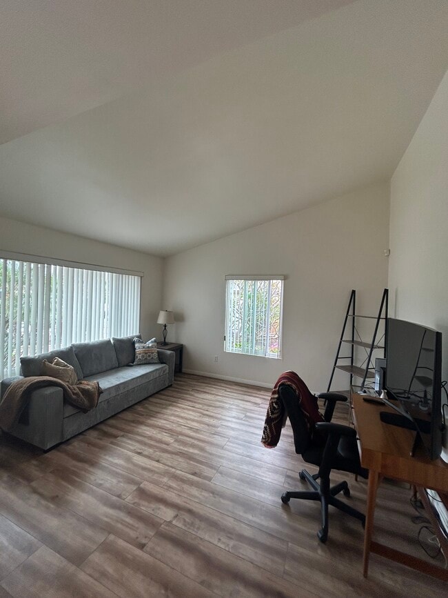 Foto del edificio - 4071 Johnson Dr