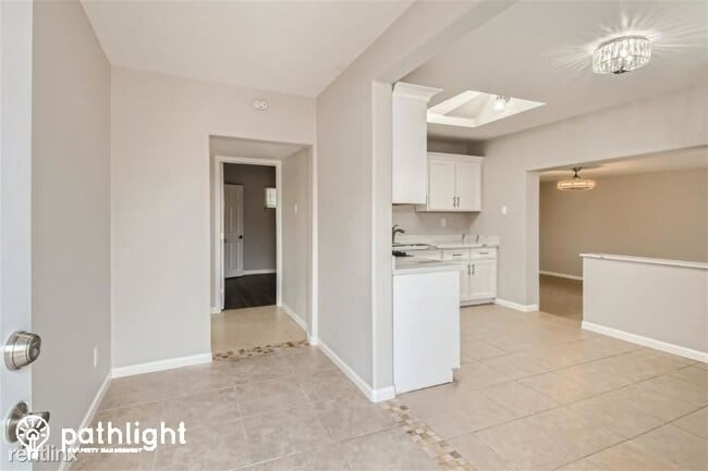 Building Photo - 3 br, 1 bath House - 1423 E Cholla St UNIT