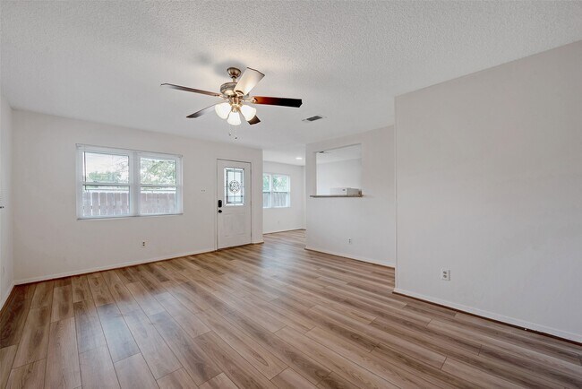 Foto del edificio - 910 Judiway St