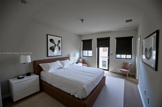 Foto del edificio - 6055 NW 104th Ct