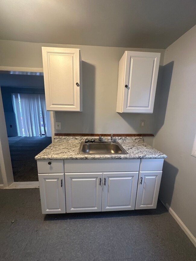 Building Photo - 3bd Single Maple Heights Cash Pay/Section 8