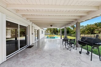 Building Photo - 1120 Renmar Dr