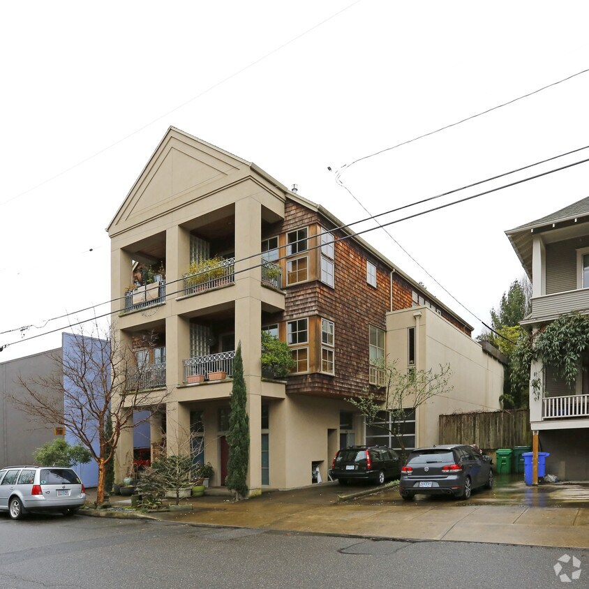 Foto principal - 2520 NW Upshur St