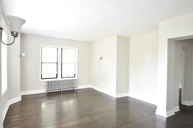 Foto del edificio - 2240 W Granville Ave
