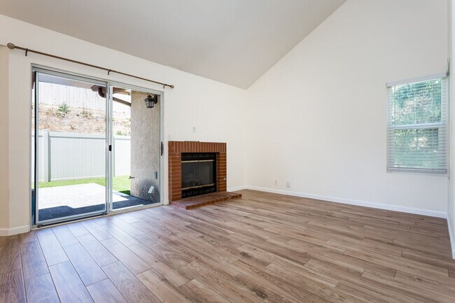 Foto del edificio - Charming Remodeled Townhome!