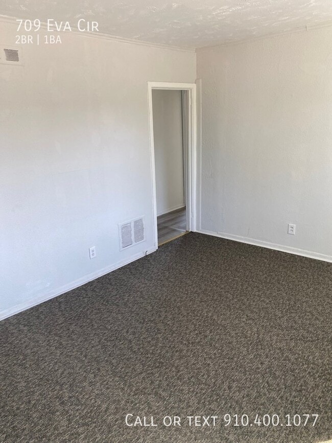 Building Photo - 709 Eva Cir
