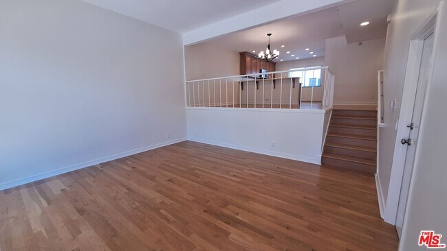 Foto del edificio - 13055 Mindanao Way