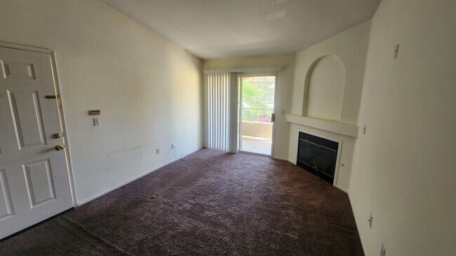 Building Photo - Fabulous 2nd floor condo with 1 bedroom, 1...