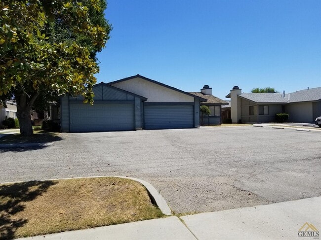 Building Photo - 5913 Auburn Oaks Dr