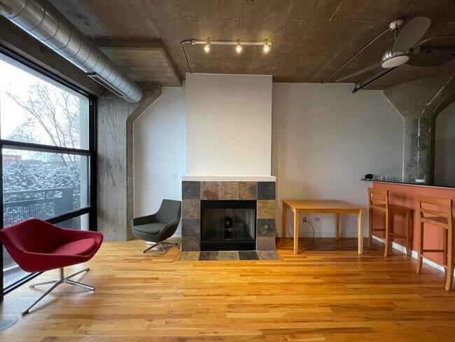 Foto del edificio - 1001 W 15th St