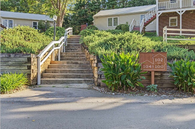 Building Photo - 2-Bedroom Condo Retreat in the Heart of Cary!