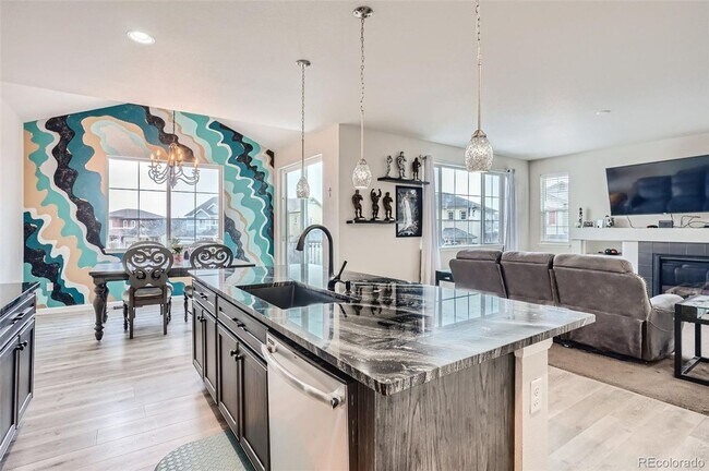 Foto del edificio - Single-family 3 Bed, 3 Bath home on a corner lot in The Meadows, Castle Rock