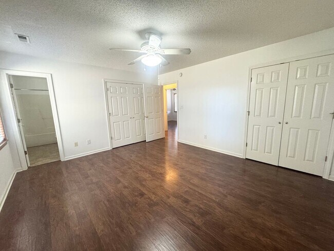 Foto del edificio - 200 Dramtree Dr