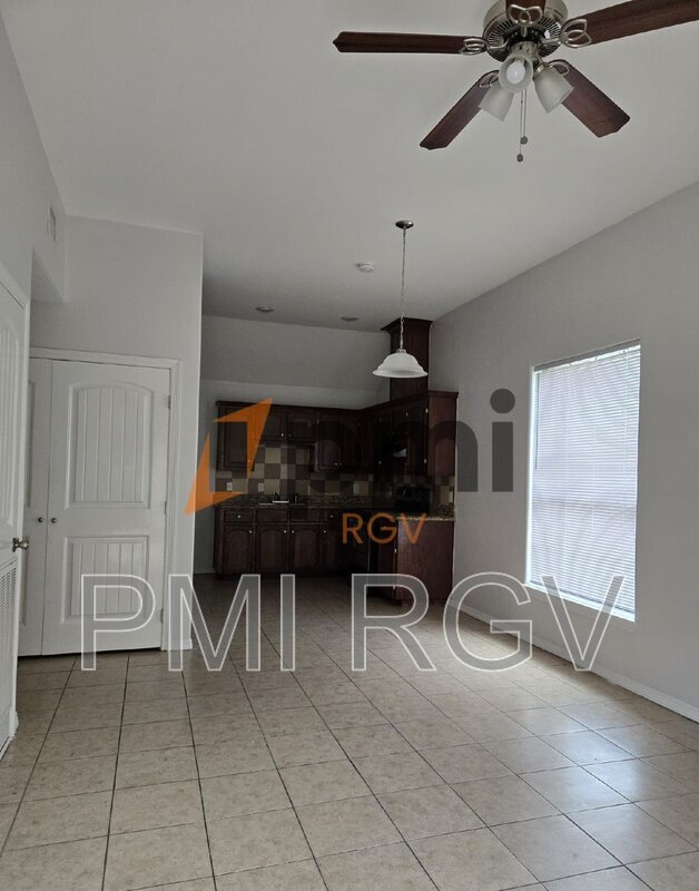 Foto del edificio - 200 W Amy Dr