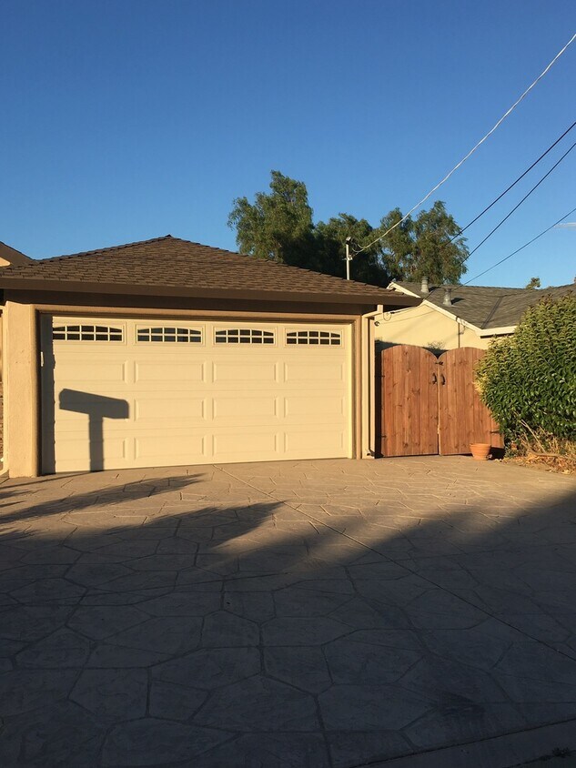 Gorgeous, 3 bedroom, 2.5 bath home, ready for move in - Gorgeous, 3 bedroom, 2.5 bath home, ready for move in