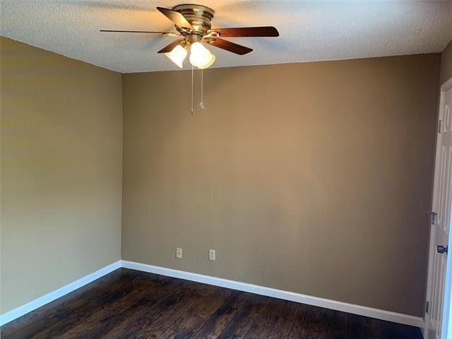 Foto del edificio - 9803 Walnut St