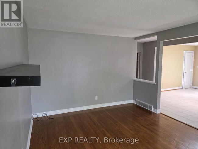 Building Photo - 37 Montcalm Dr