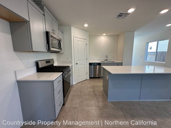 Building Photo - 5 br, 2.5 bath House - 3109 Omega Way