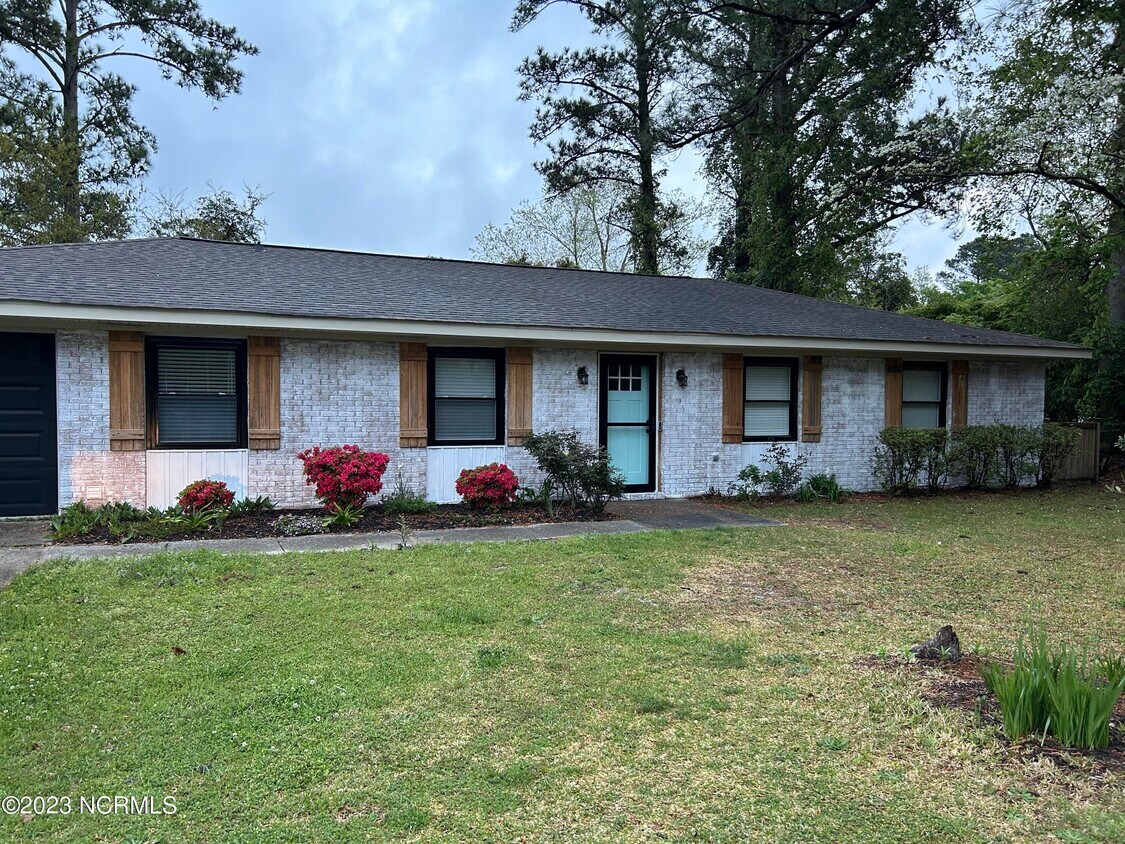 3414 Middle Sound Loop Rd, Wilmington, NC 28411 House Rental in