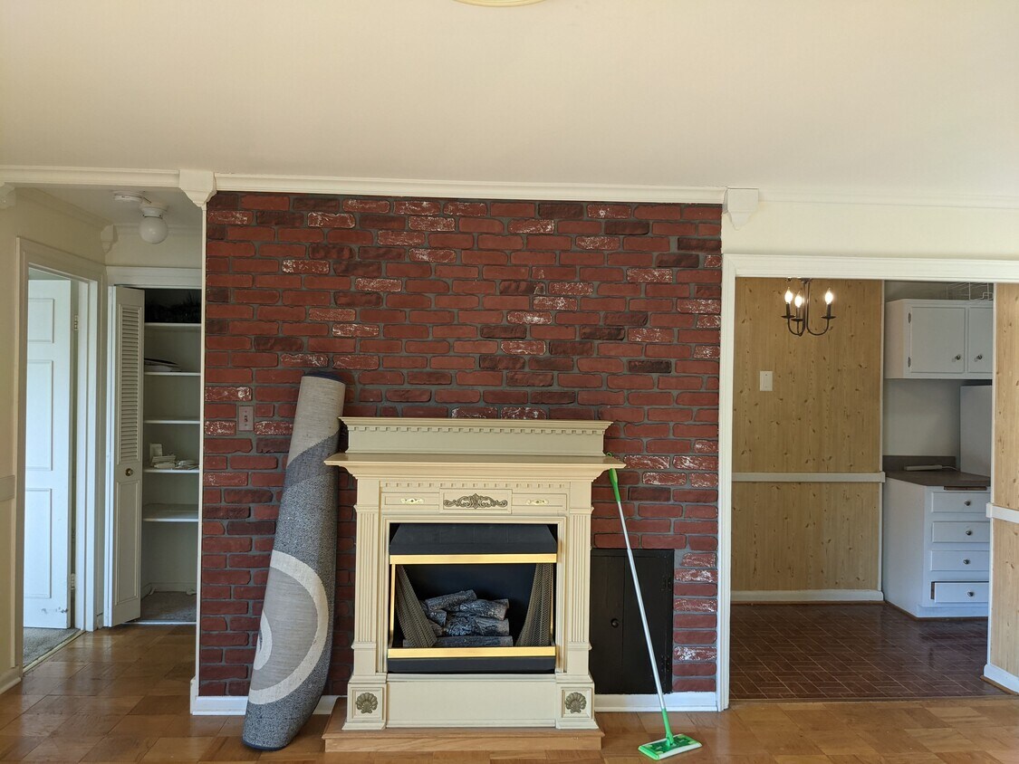 Primary Photo - 10201 Grosvenor Plz