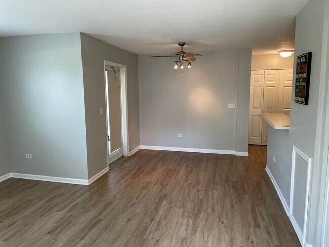living room - 515 Silverstone Dr