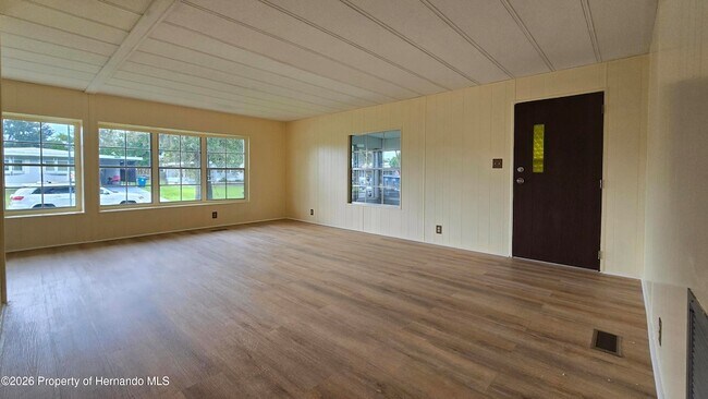 Foto del edificio - 7393 Fairlane Ave