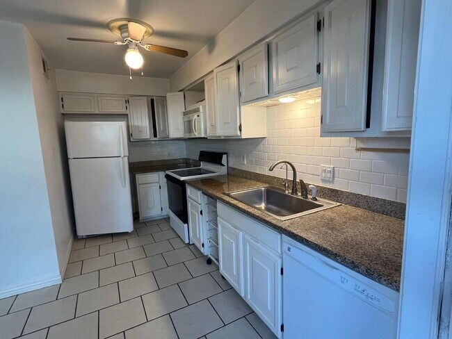 Foto del edificio - 9463 Fondren Rd