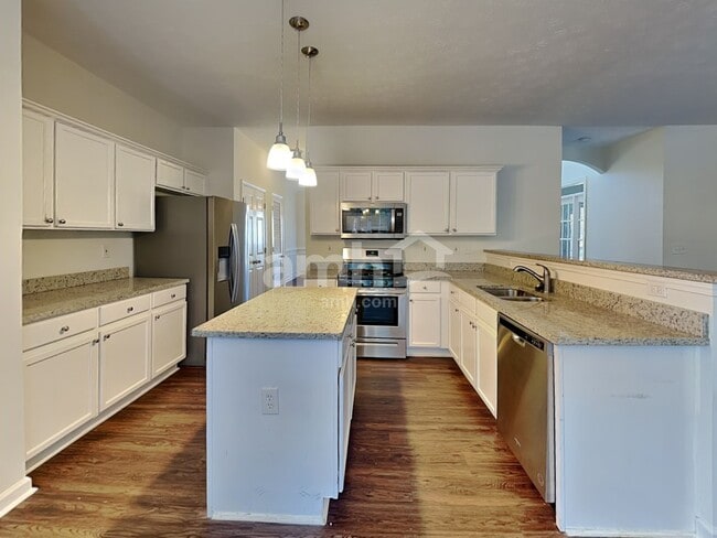 Building Photo - 2961 Belfaire Lake Dr