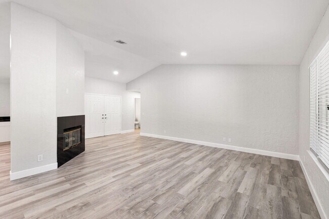 Building Photo - 39495 Regency Way