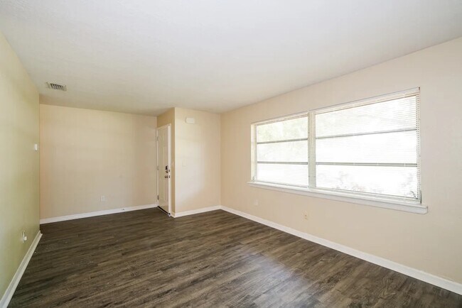 Building Photo - 2308 Americus Dr