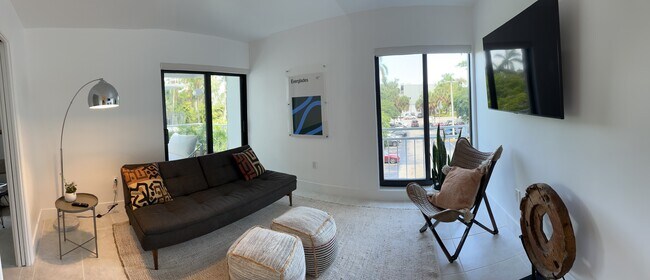 Living Room - 2545 S Bayshore Dr