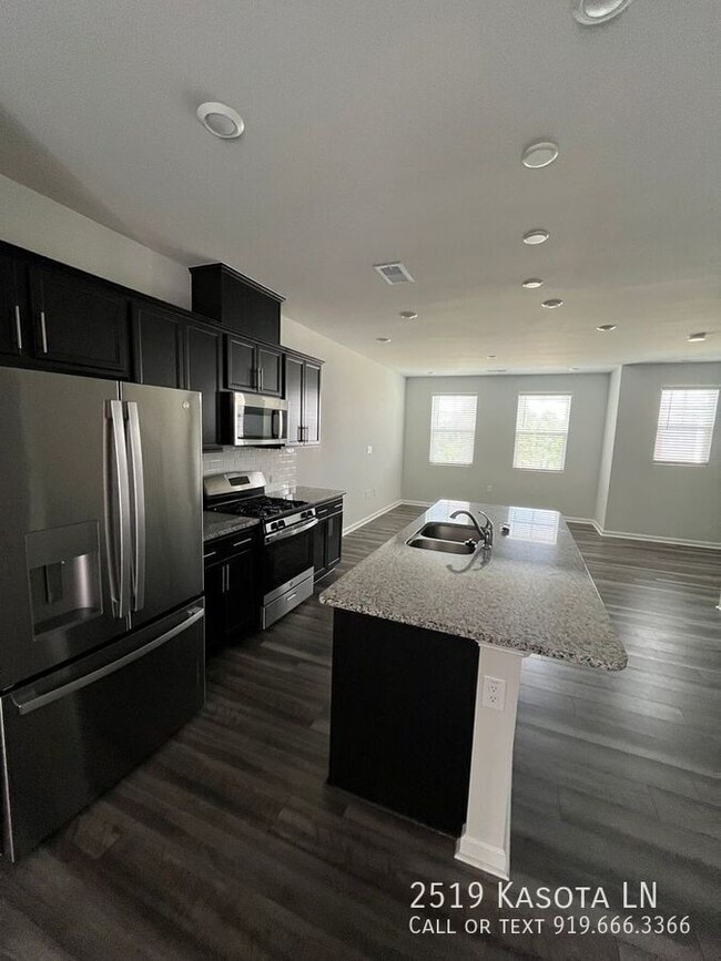 Building Photo - 2519 Kasota Ln