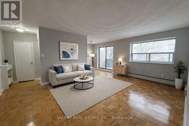 Photo du bâtiment - 1780 Lawrence Ave E