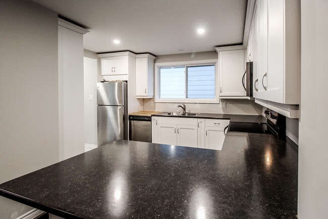 Building Photo - 668 Highpoint Ave