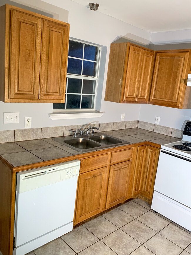 Kitchen - 468 Mt Carmel Rd