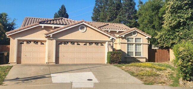 Foto del edificio - 4 Bedroom Home in Elk Grove