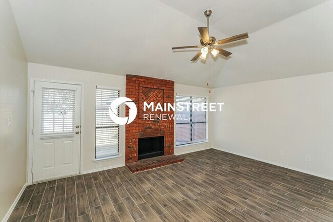 Foto del edificio - 3 Bedroom Pet-Friendly Home in ARLINGTON, TX with Main Street Renewal