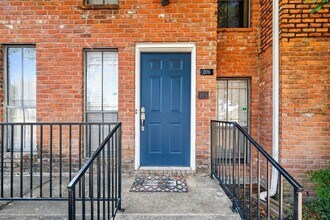 Building Photo - 3200 S Gessner Rd