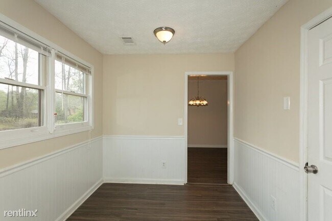 Building Photo - 3 br, 2.5 bath House - 2015 Lullwater Circle