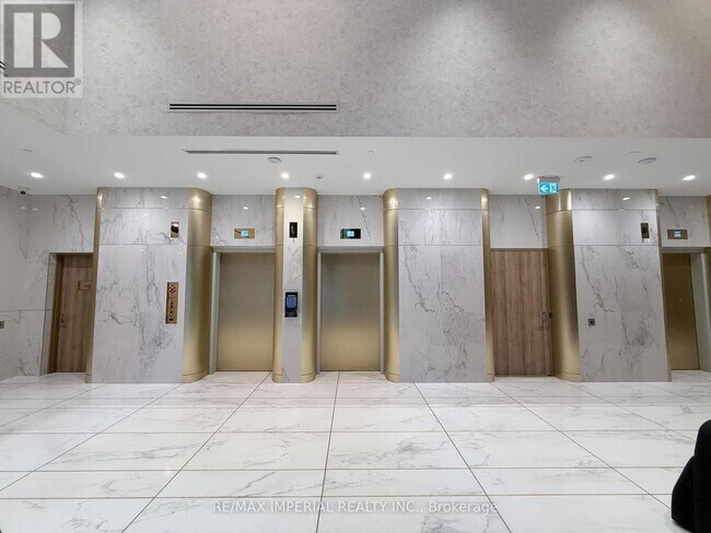 Building Photo - 634 Church St