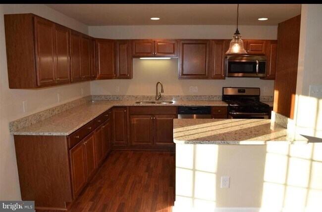 Foto del edificio - 305 Tompkins Ln