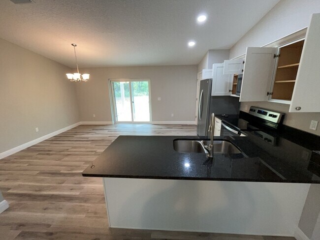 Building Photo - 1866 W Hialeah Dr