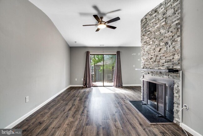 Building Photo - 102B Kelly Cove