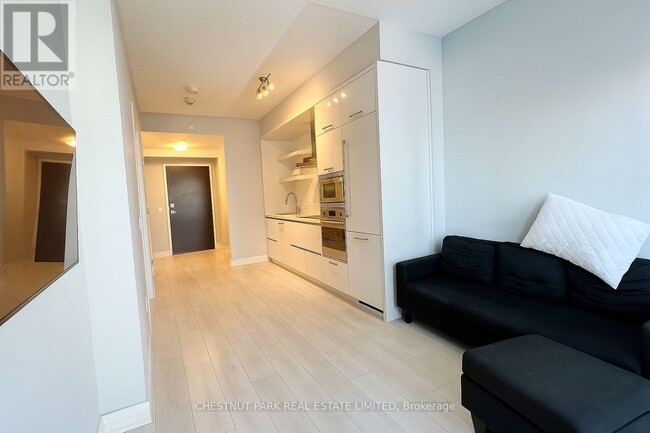 Photo du bâtiment - 2221 Yonge St
