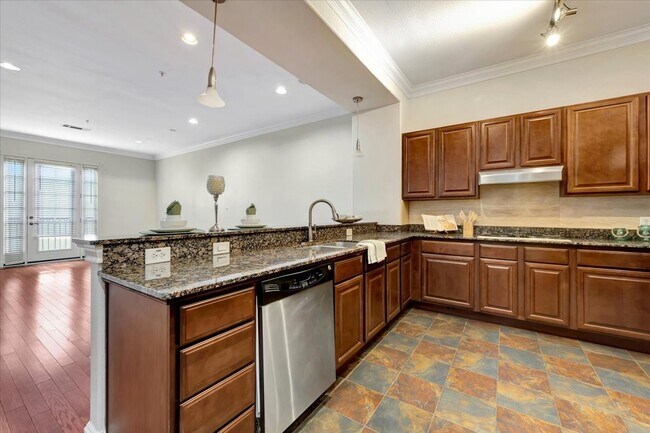 Foto del edificio - 7134 Mapleridge St